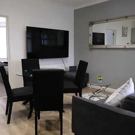 Amber Apartments, Free Parking, 3 Bedrooms, Sleeps 5, 1 En-Suite Plus 1 Bath/Shower Room Swindon Exterior photo