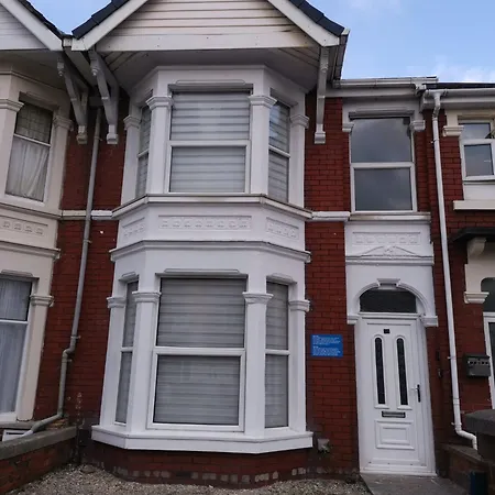 Amber Apartments, Free Parking, 3 Bedrooms, Sleeps 5, 1 En-Suite Plus 1 Bath/Shower Room Swindon Exterior photo