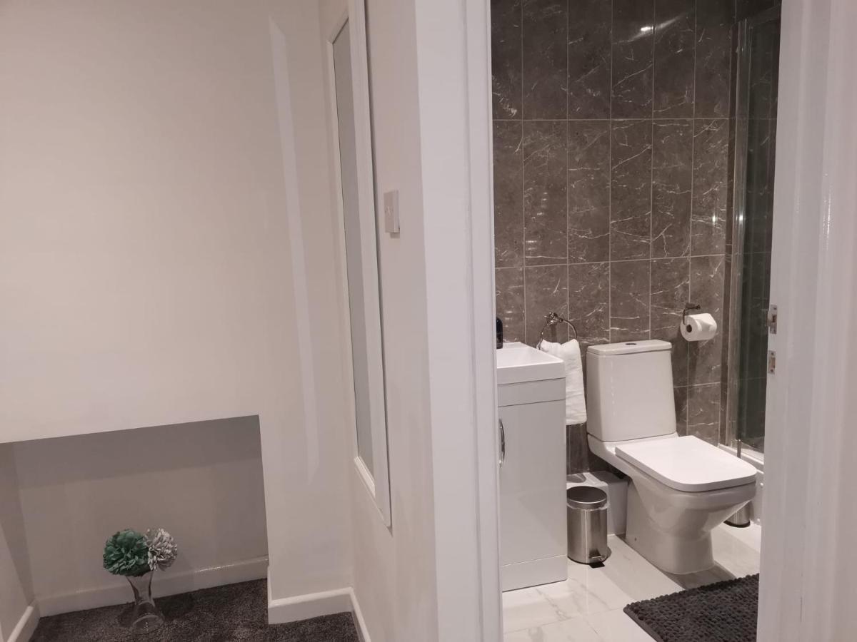 Amber Apartments, Free Parking, 3 Bedrooms, Sleeps 5, 1 En-suite 1 Bath/shower *