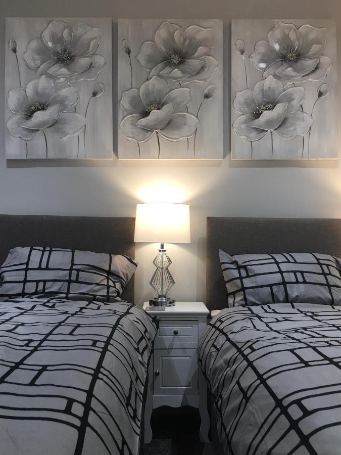 Amber Apartments, Free Parking, 3 Bedrooms, Sleeps 5, 1 En-suite 1 Bath/shower Apartment *