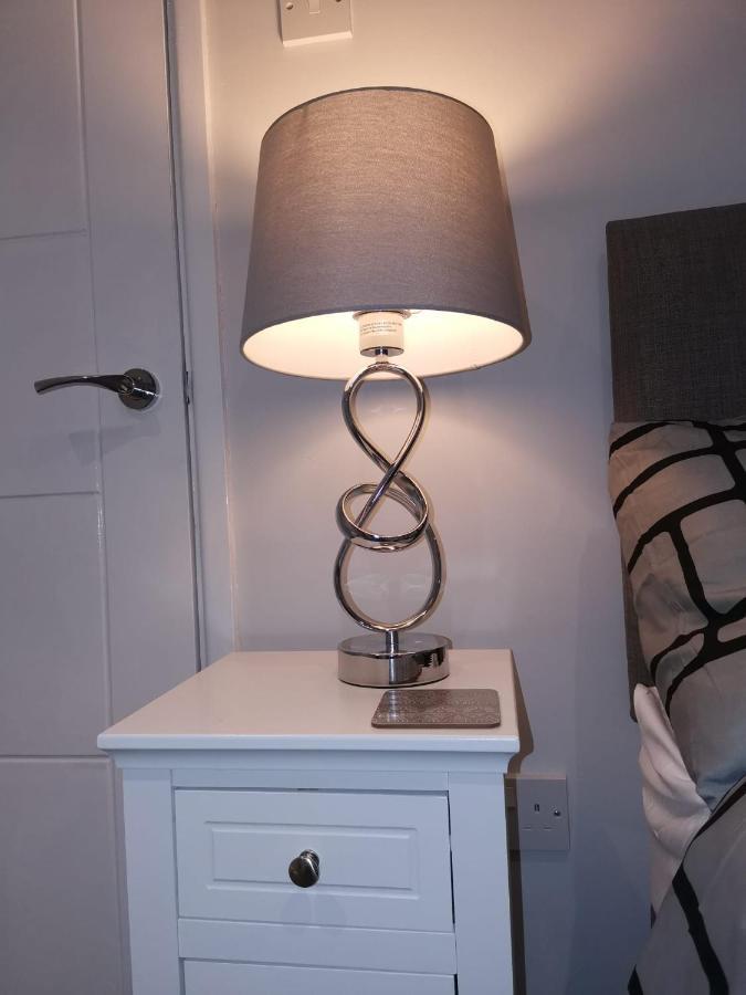 Amber Apartments, Free Parking, 3 Bedrooms, Sleeps 5, 1 En-suite 1 Bath/shower