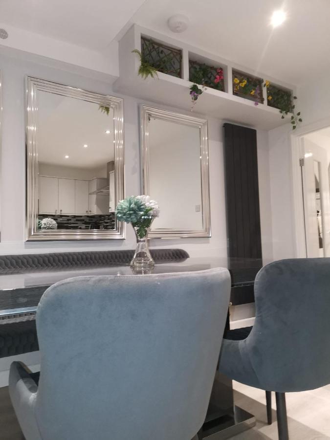 Amber Apartments, Free Parking, 3 Bedrooms, Sleeps 5, 1 En-suite 1 Bath/shower