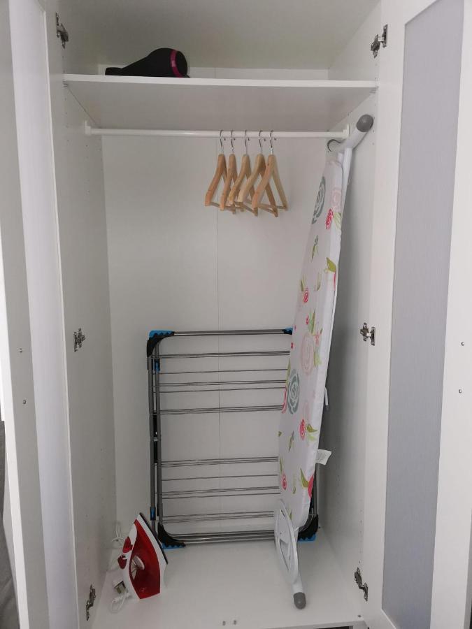 Apartment Amber Apartments, Free Parking, 3 Bedrooms, Sleeps 5, 1 En-suite 1 Bath/shower